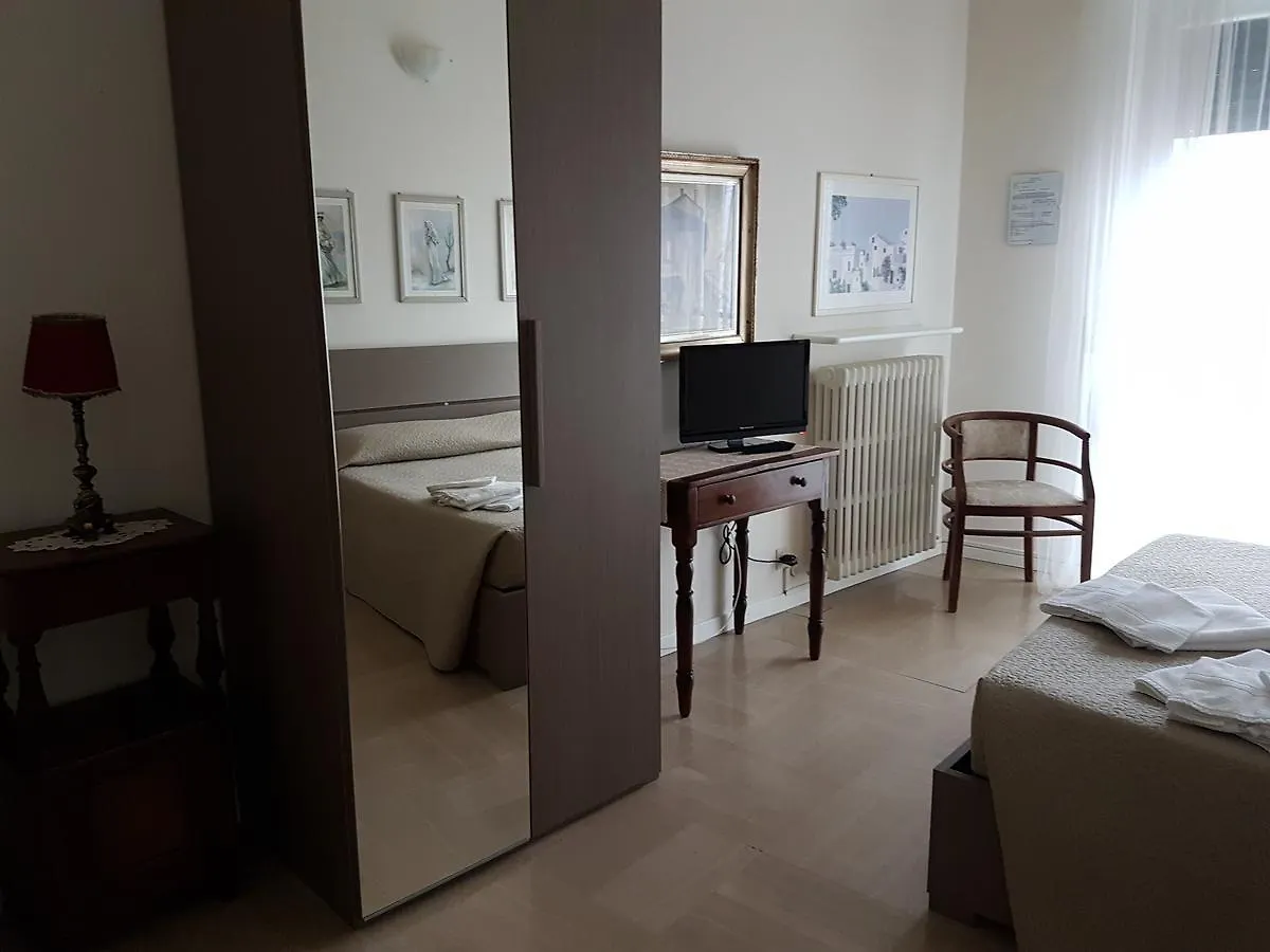 Ai Due Vecchi Ulivi Bed & Breakfast Garlate