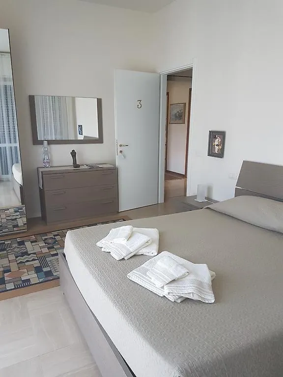 Ai Due Vecchi Ulivi Bed & Breakfast Garlate 3*,