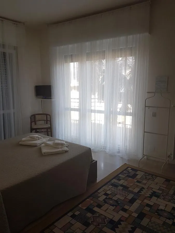 Ai Due Vecchi Ulivi Bed & Breakfast Garlate