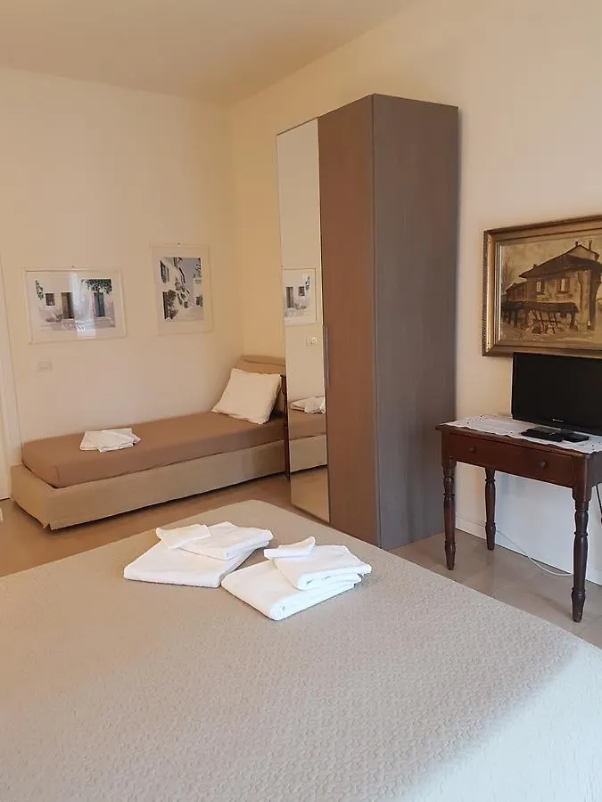 Ai Due Vecchi Ulivi Bed & Breakfast Garlate